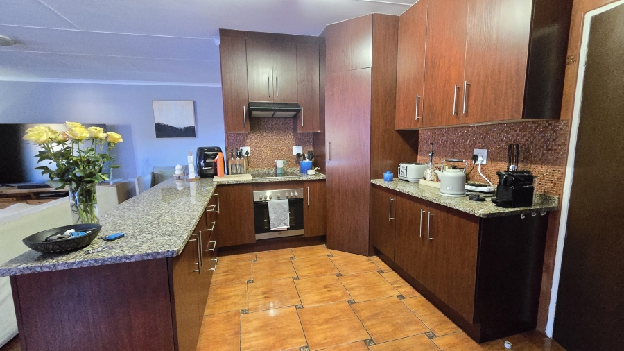 4 Bedroom Property for Sale in Waterkloof East North West